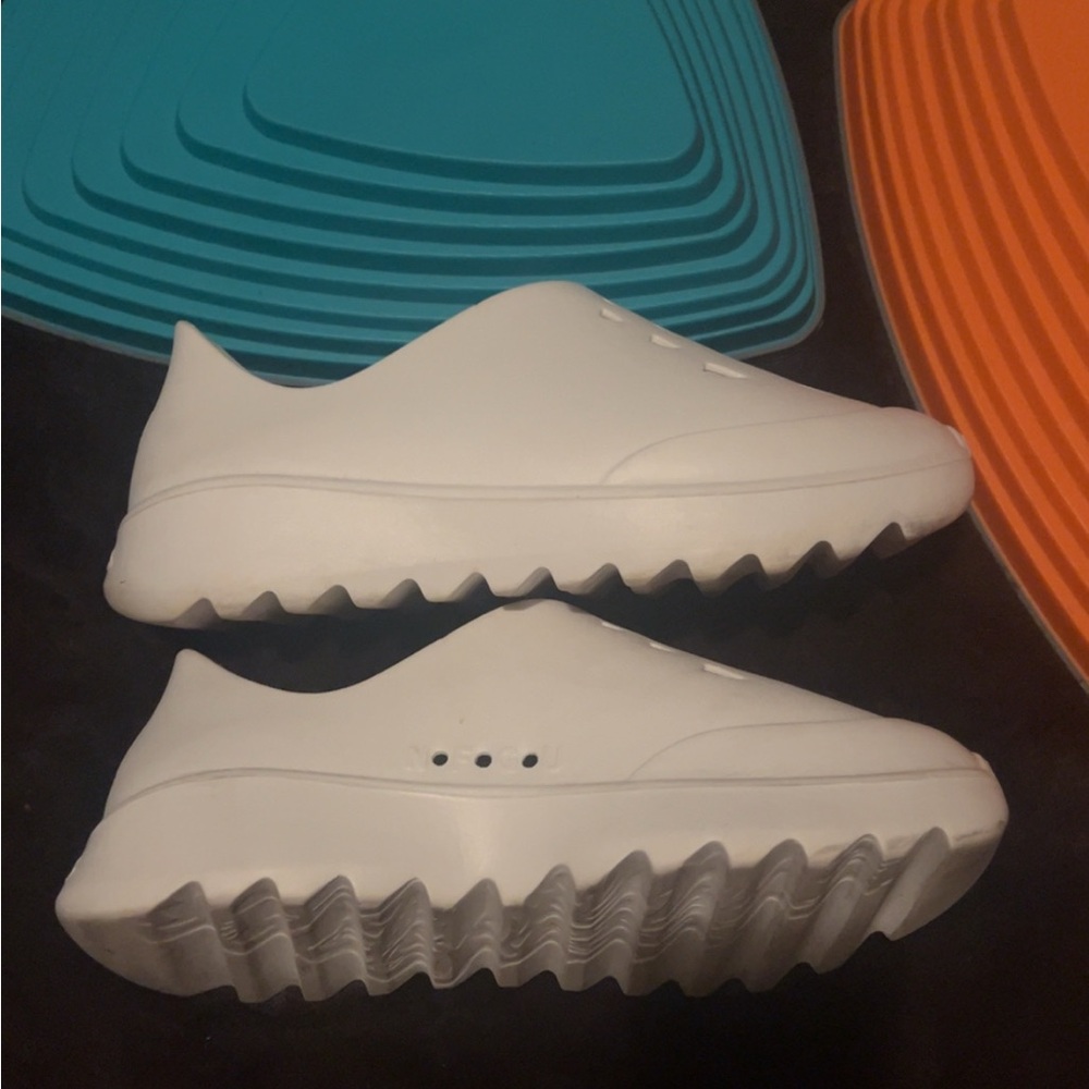 White Wolves Sneakers - Picture 6 of 8